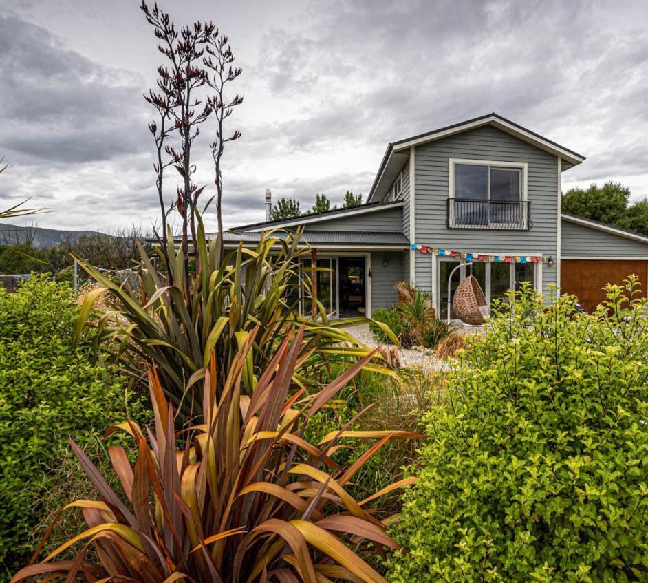 Villa The Artist'S House Wanaka Luggate Esterno foto